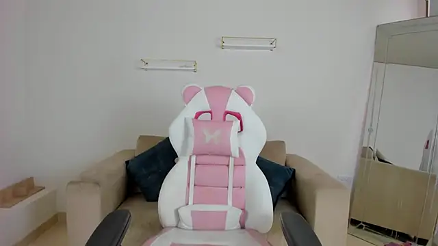 april smiith online show from November 24, 12:27 pm