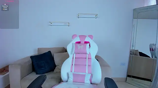 april smiith online show from February 20, 12:18 pm