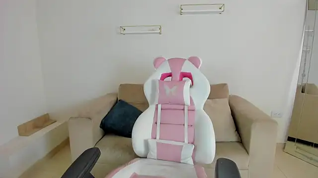 april smiith online show from October 30, 12:14 pm