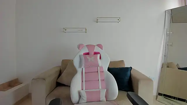 april smiith online show from October 27, 12:17 pm