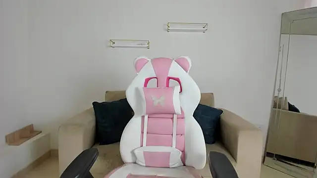 april smiith online show from February 12, 12:16 pm