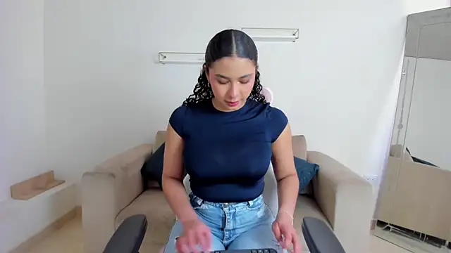 april smiith online show from December 5, 2:15 pm