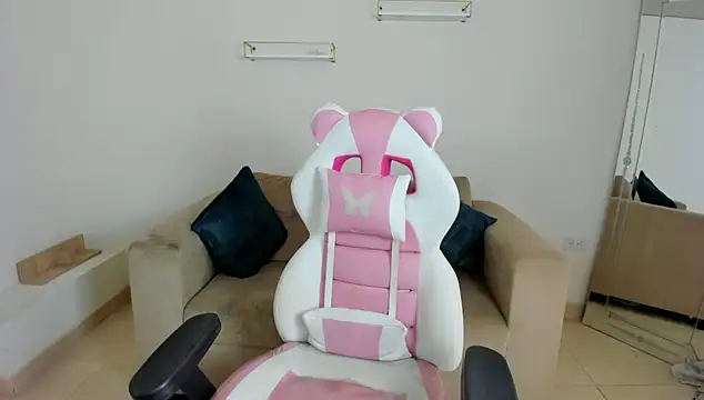 april smiith online show from January 12, 12:23 pm