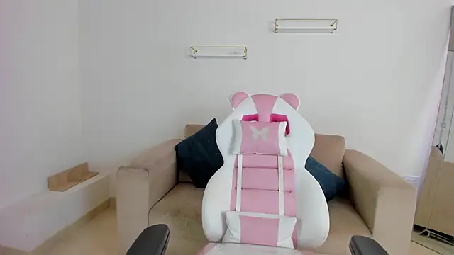 april smiith online show from November 20, 12:17 pm