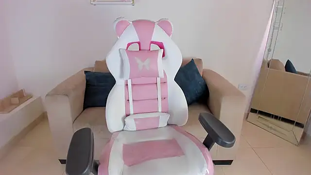 april smiith online show from October 18, 1:02 pm