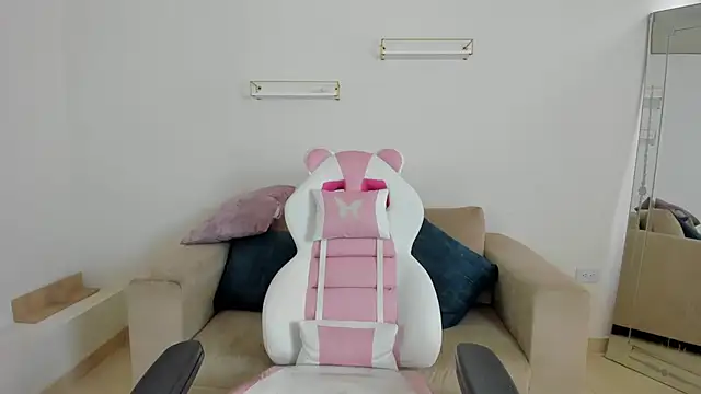 april smiith online show from October 31, 12:24 pm