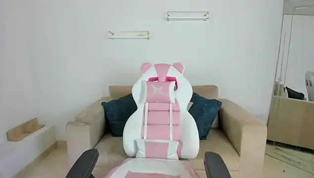 april smiith online show from January 16, 12:20 pm