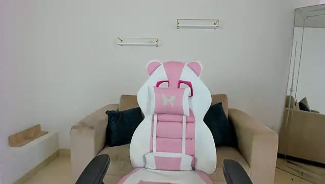 april smiith online show from January 14, 12:31 pm