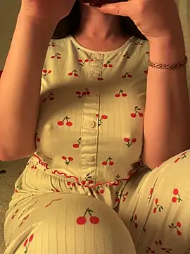 Snapshot of OnlyRima chatting on February 14, 9:59 pm OnlyRima online show from February 14, 9:59 pm