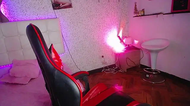 manelike  online show from October 10, 7:25 pm