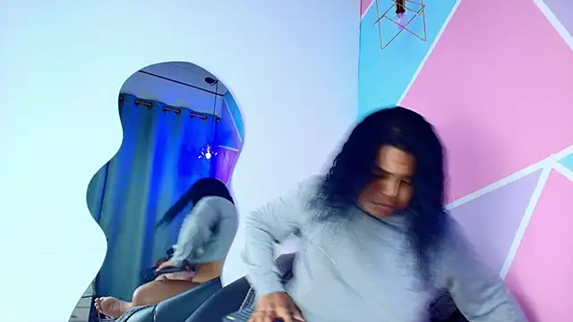 naomi campbel  online show from November 5, 9:07 pm