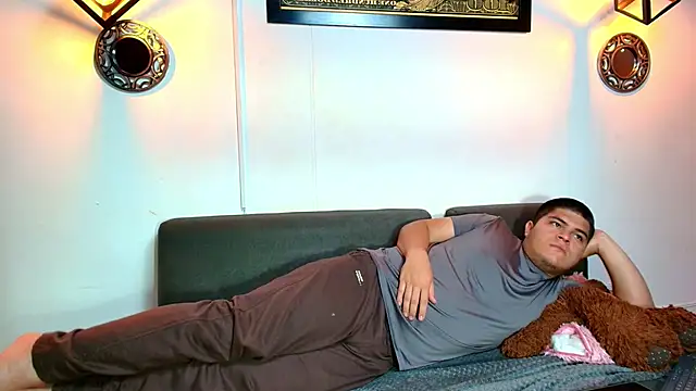 naomi campbel  online show from January 6, 8:46 pm