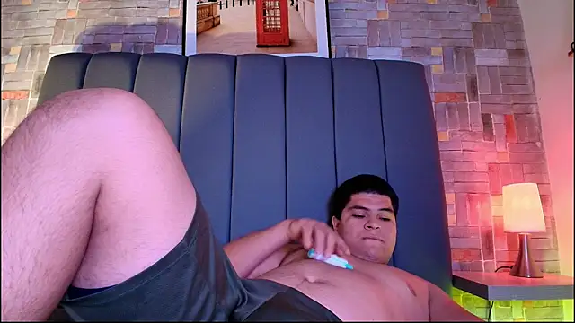 naomi campbel  online show from March 7, 8:36 pm