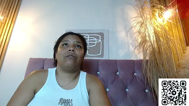 naomi campbel  online show from May 29, 1:55 am