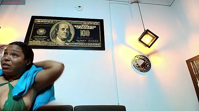 Snapshot of naomi_campbel_ chatting on February 5, 8:48 pm naomi campbel online show from February 5, 8:48 pm