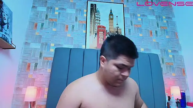 naomi campbel  online show from March 18, 8:32 pm