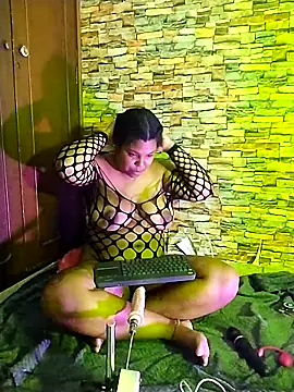 naomi campbel  online show from May 23, 8:52 pm