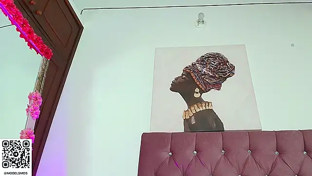 naomi campbel  online show from November 6, 9:19 pm