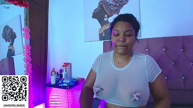 naomi campbel  online show from November 30, 1:56 pm