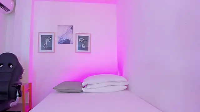 Snapshot of Anastasia_lauren chatting on November 7, 8:13 pm Anastasia lauren online show from November 7, 8:13 pm