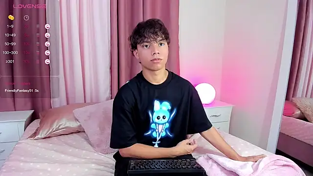 Snapshot of Honeymoon_sariel chatting on November 17, 8:13 pm Honeymoon sariel online show from November 17, 8:13 pm