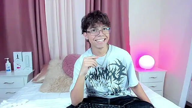 Snapshot of Honeymoon_sariel chatting on November 30, 8:53 pm Honeymoon sariel online show from November 30, 8:53 pm