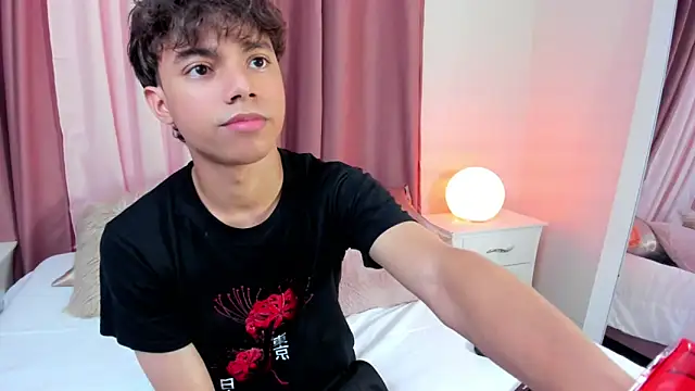 Snapshot of Honeymoon_sariel chatting on October 30, 8:17 pm Honeymoon sariel online show from October 30, 8:17 pm