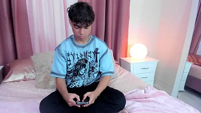 Snapshot of Honeymoon_sariel chatting on October 26, 8:42 pm Honeymoon sariel online show from October 26, 8:42 pm