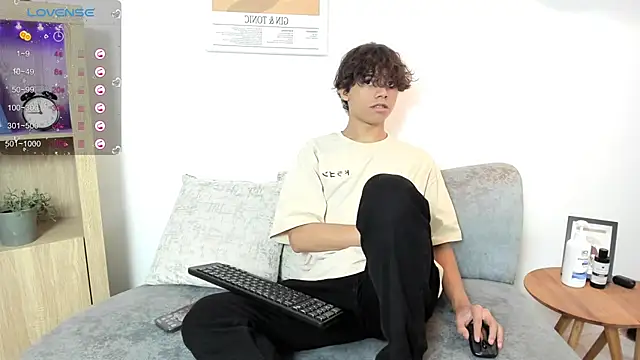 Snapshot of Honeymoon_sariel chatting on September 18, 7:50 pm Honeymoon sariel online show from September 18, 7:50 pm