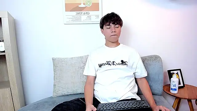 Snapshot of Honeymoon_sariel chatting on November 26, 8:31 pm Honeymoon sariel online show from November 26, 8:31 pm