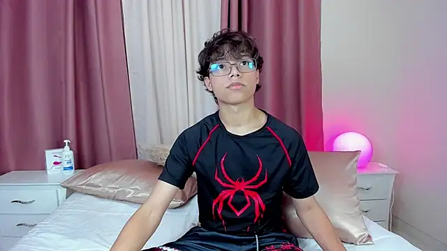 Snapshot of Honeymoon_sariel chatting on December 13, 8:04 pm Honeymoon sariel online show from December 13, 8:04 pm