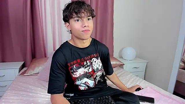 Snapshot of Honeymoon_sariel chatting on November 24, 1:33 pm Honeymoon sariel online show from November 24, 1:33 pm