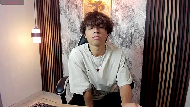 Snapshot of Honeymoon_sariel chatting on October 15, 7:33 pm Honeymoon sariel online show from October 15, 7:33 pm