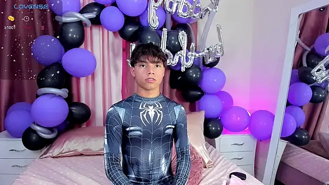 Snapshot of Honeymoon_sariel chatting on November 10, 8:25 pm Honeymoon sariel online show from November 10, 8:25 pm