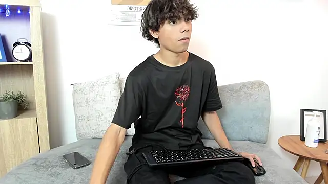 Snapshot of Honeymoon_sariel chatting on September 8, 7:35 pm Honeymoon sariel online show from September 8, 7:35 pm