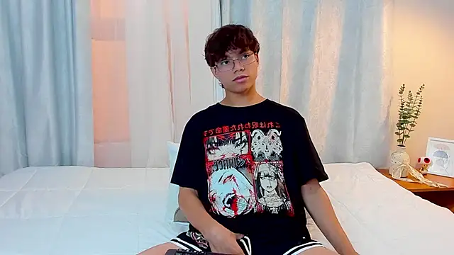 Snapshot of Honeymoon_sariel chatting on December 3, 1:32 pm Honeymoon sariel online show from December 3, 1:32 pm