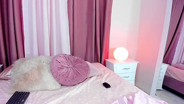 Snapshot of Honeymoon_sariel chatting on October 23, 7:34 pm Honeymoon sariel online show from October 23, 7:34 pm