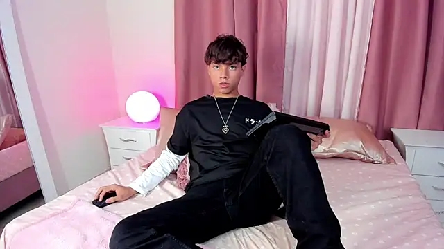 Snapshot of Honeymoon_sariel chatting on November 14, 8:34 pm Honeymoon sariel online show from November 14, 8:34 pm