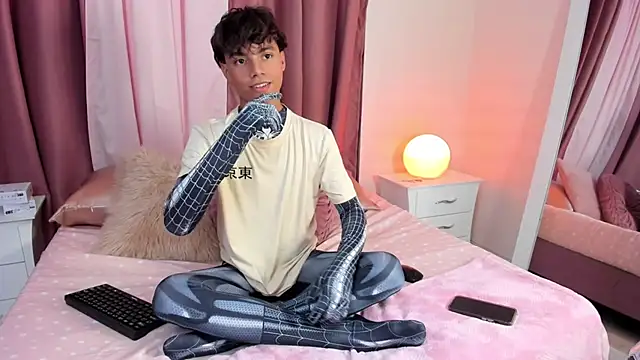 Snapshot of Honeymoon_sariel chatting on October 31, 8:05 pm Honeymoon sariel online show from October 31, 8:05 pm