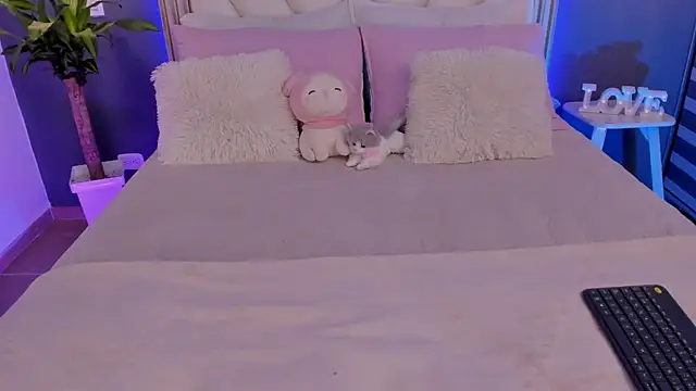 NaishaFord 1 online show from April 12, 4:38 am