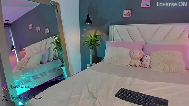 Snapshot of NaishaFord_1 chatting on July 9, 1:54 pm NaishaFord 1 online show from July 9, 1:54 pm