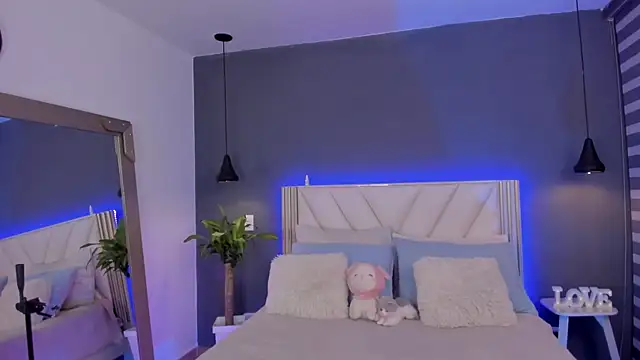 NaishaFord 1 online show from April 10, 6:31 am