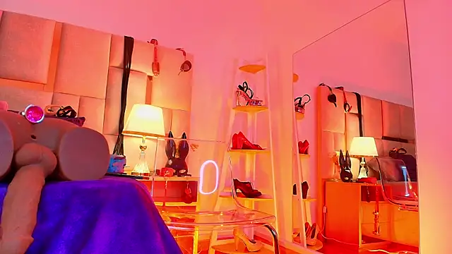 Violett Novoa online show from November 10, 2:22 pm