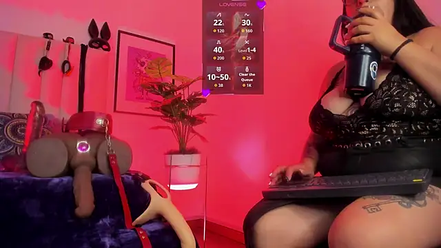 Violett Novoa online show from November 1, 12:10 pm