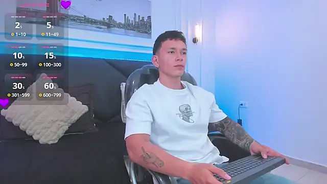 Snapshot of Thomas_moon chatting on November 7, 11:37 am Thomas moon online show from November 7, 11:37 am