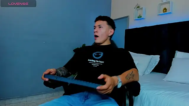 Snapshot of Thomas_moon chatting on November 20, 12:50 pm Thomas moon online show from November 20, 12:50 pm