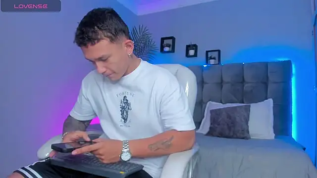 Thomas moon online show from July 12, 12:39 pm