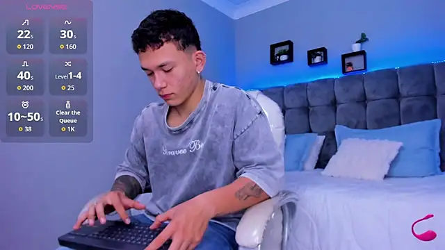 Snapshot of Thomas_moon chatting on January 7, 12:54 pm Thomas moon online show from January 7, 12:54 pm