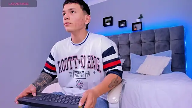 Snapshot of Thomas_moon chatting on January 9, 12:34 pm Thomas moon online show from January 9, 12:34 pm