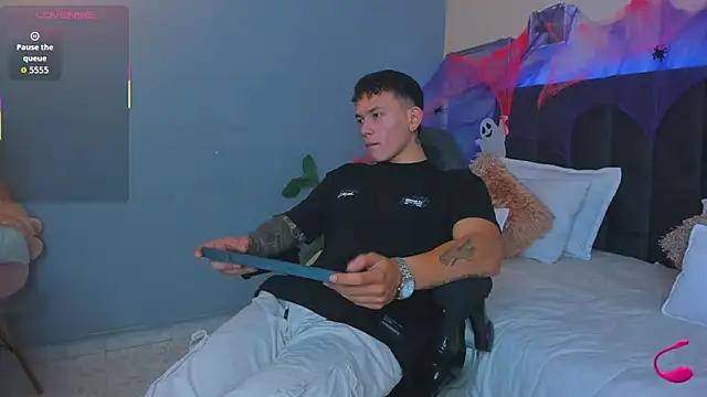 Snapshot of Thomas_moon chatting on October 24, 12:26 pm Thomas moon online show from October 24, 12:26 pm